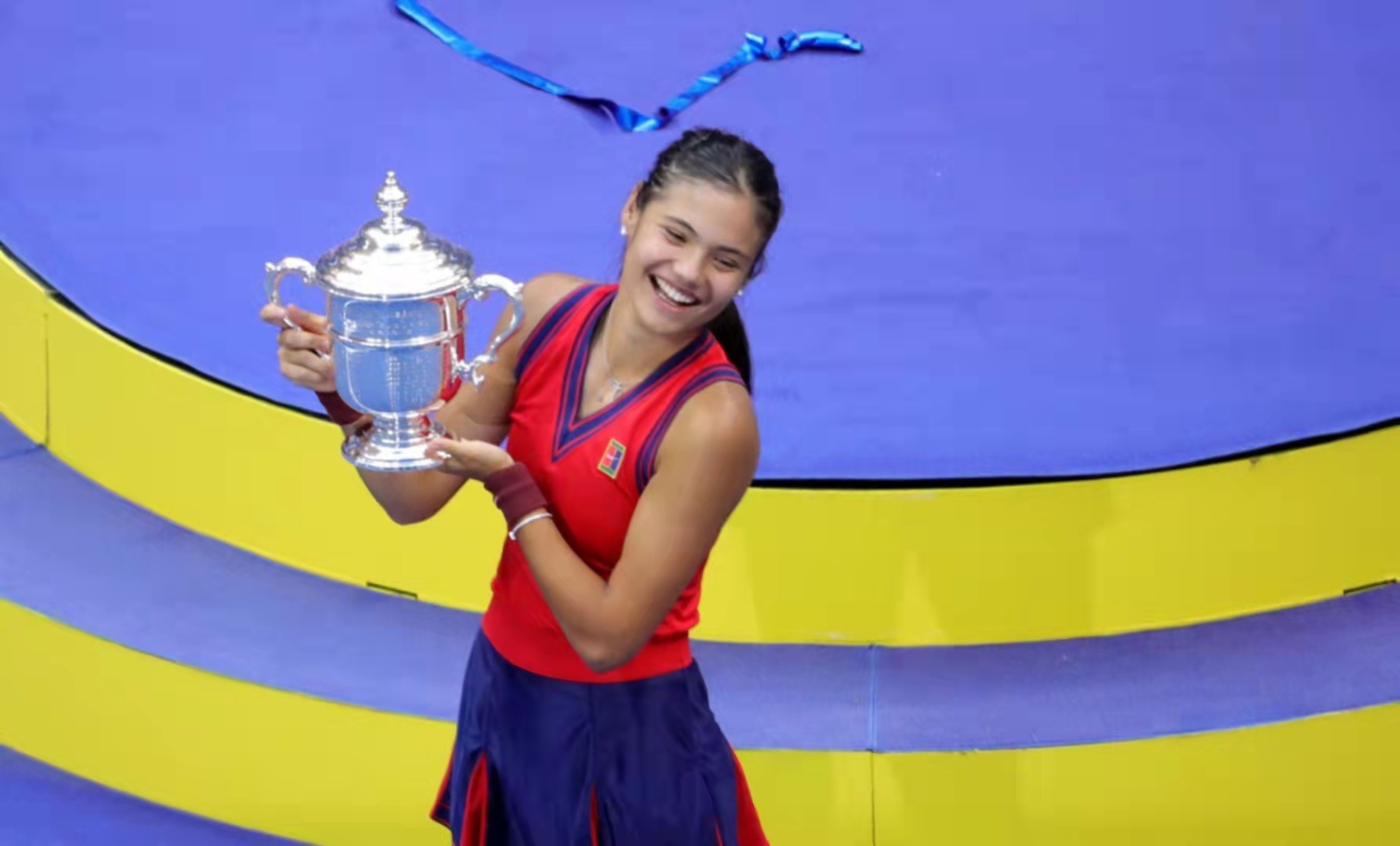 18歲華裔小將美網(wǎng)奪冠！高顏值被指似選美冠軍，開口東北話太親切